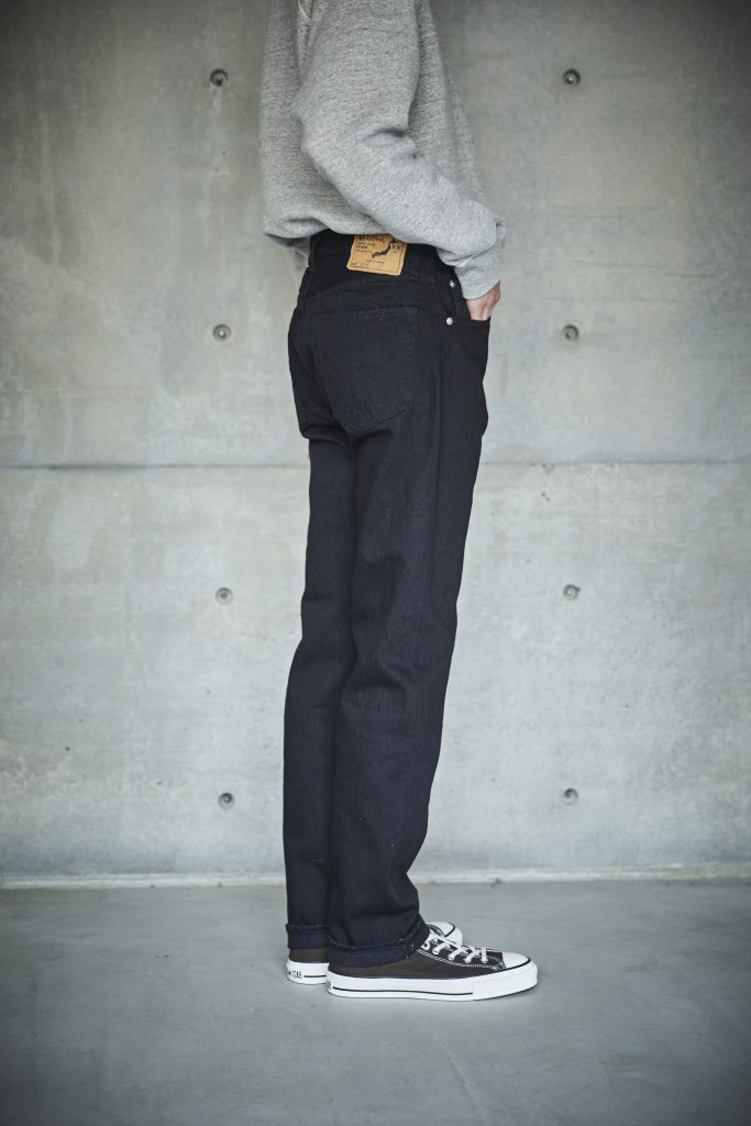 107 Ivy Fit Denim in Black - One Wash