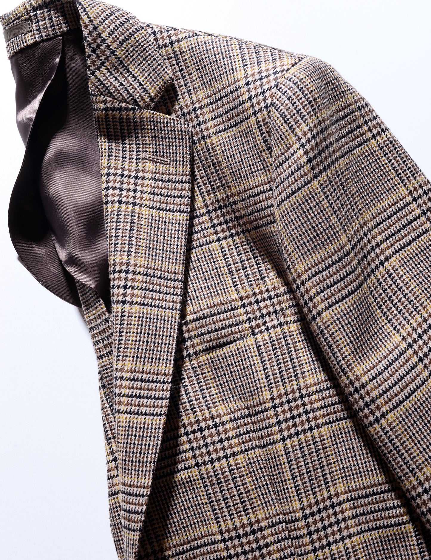 Detail shot showing lapel, half-lining, and fabric pattern on Brooklyn Tailors BKT35 Unstructured Jacket in Vintage Wool - English Plaid
