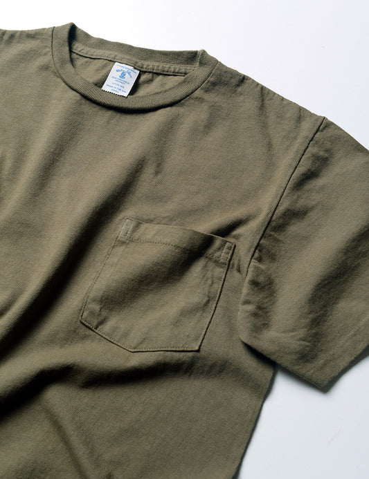 Close -up of pocket and neck of Velva Sheen 2-Pack Short Sleeve Pocket Tee in Olive single tee