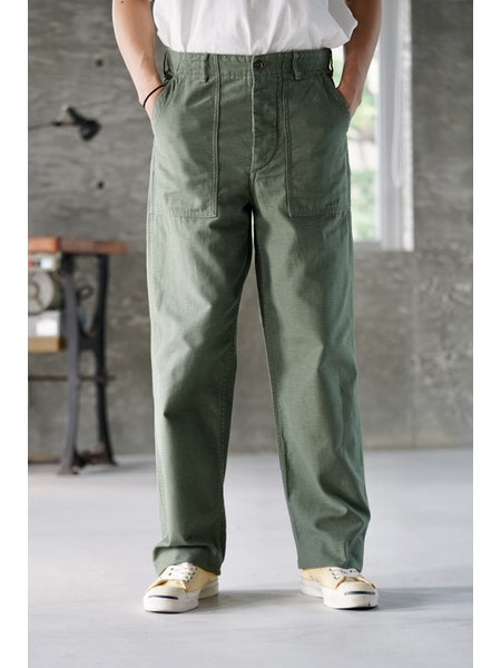 Front view Orslow US Army Fatigue Trousers - Army Green on model