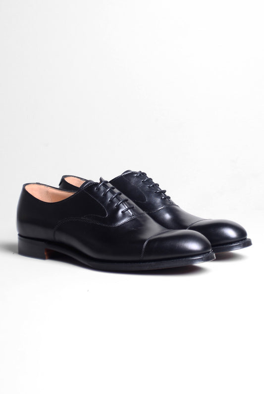 Both Joseph Cheaney Alfred Capped Oxford in Black Calf Leather shoes in profile