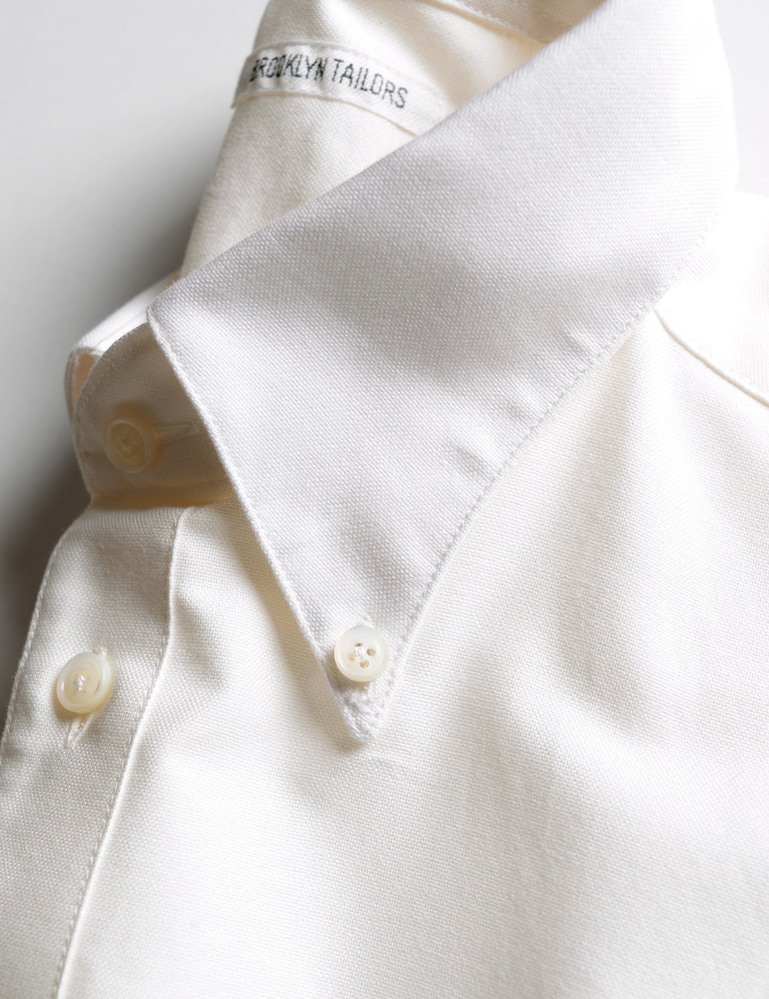 Close-up shot of button down collar of Brooklyn Tailors BKT14 Relaxed Shirt in Oxford - Natural White