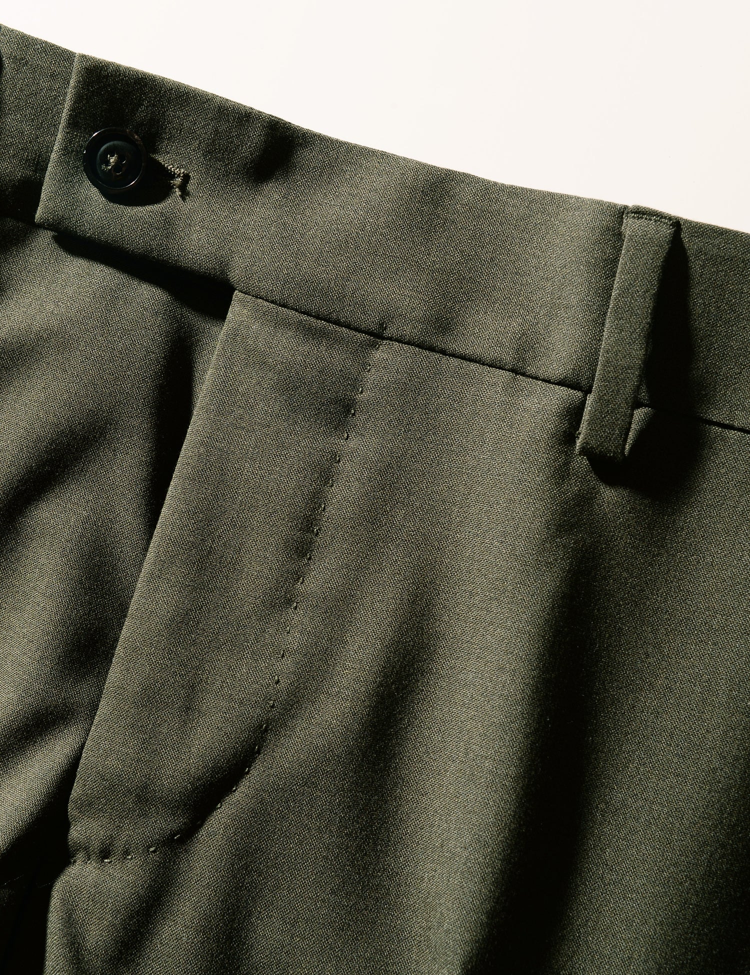 Detail shot of Brooklyn Tailors BKT50 Tailored Trousers in 14.5 Micron Mouliné - Agave Green showing waistband 