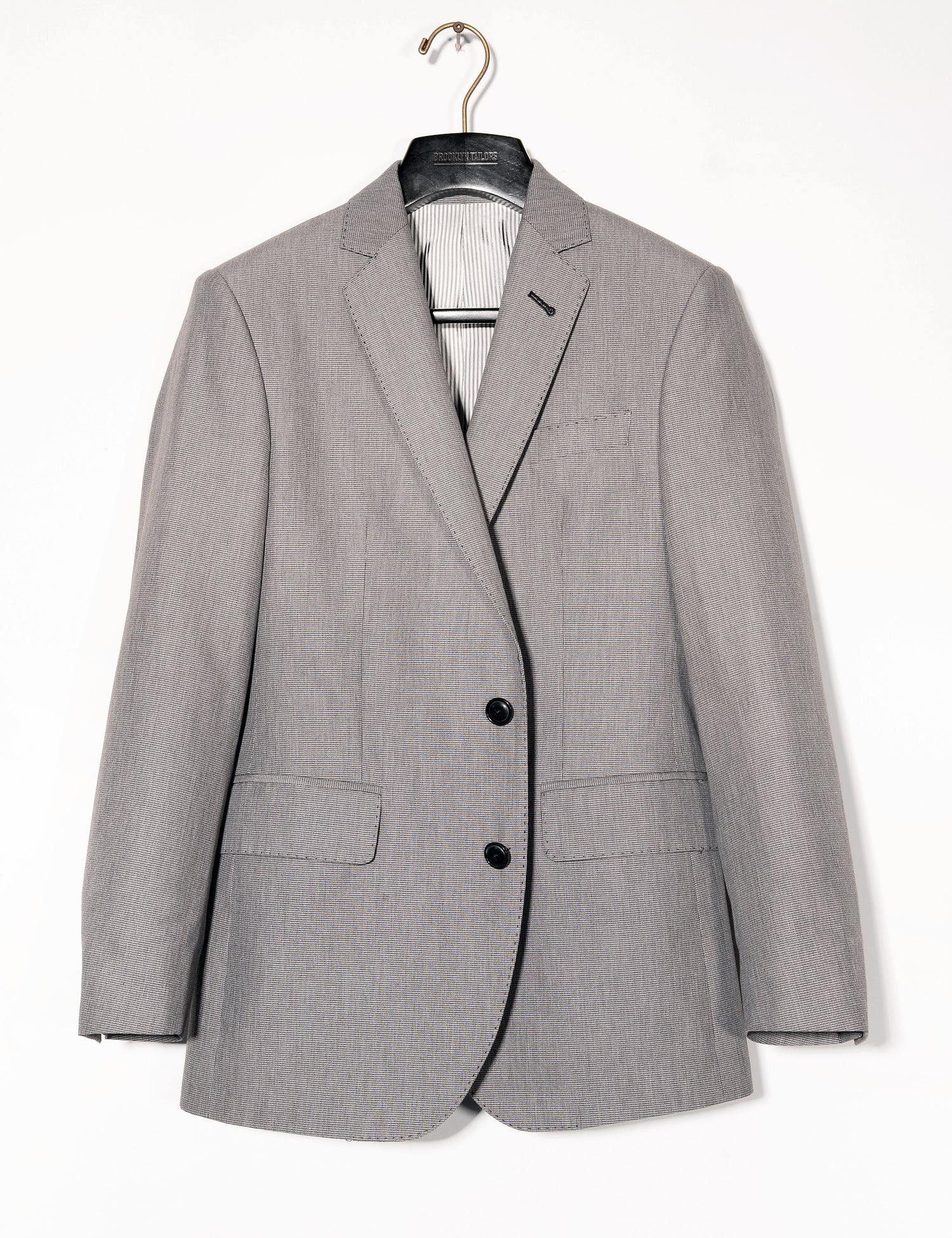 https://www.brooklyn-tailors.com/cdn/shop/products/Cotton-Microweave---Graphite-Jkt1_1500x.jpg?v=1675374536