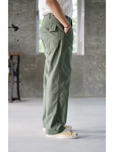 Sideview Orslow US Army Fatigue Trousers - Army Green on model