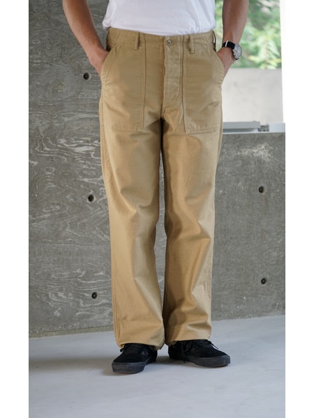 Front view of Orslow US Army Fatigue Trousers - Khaki on model