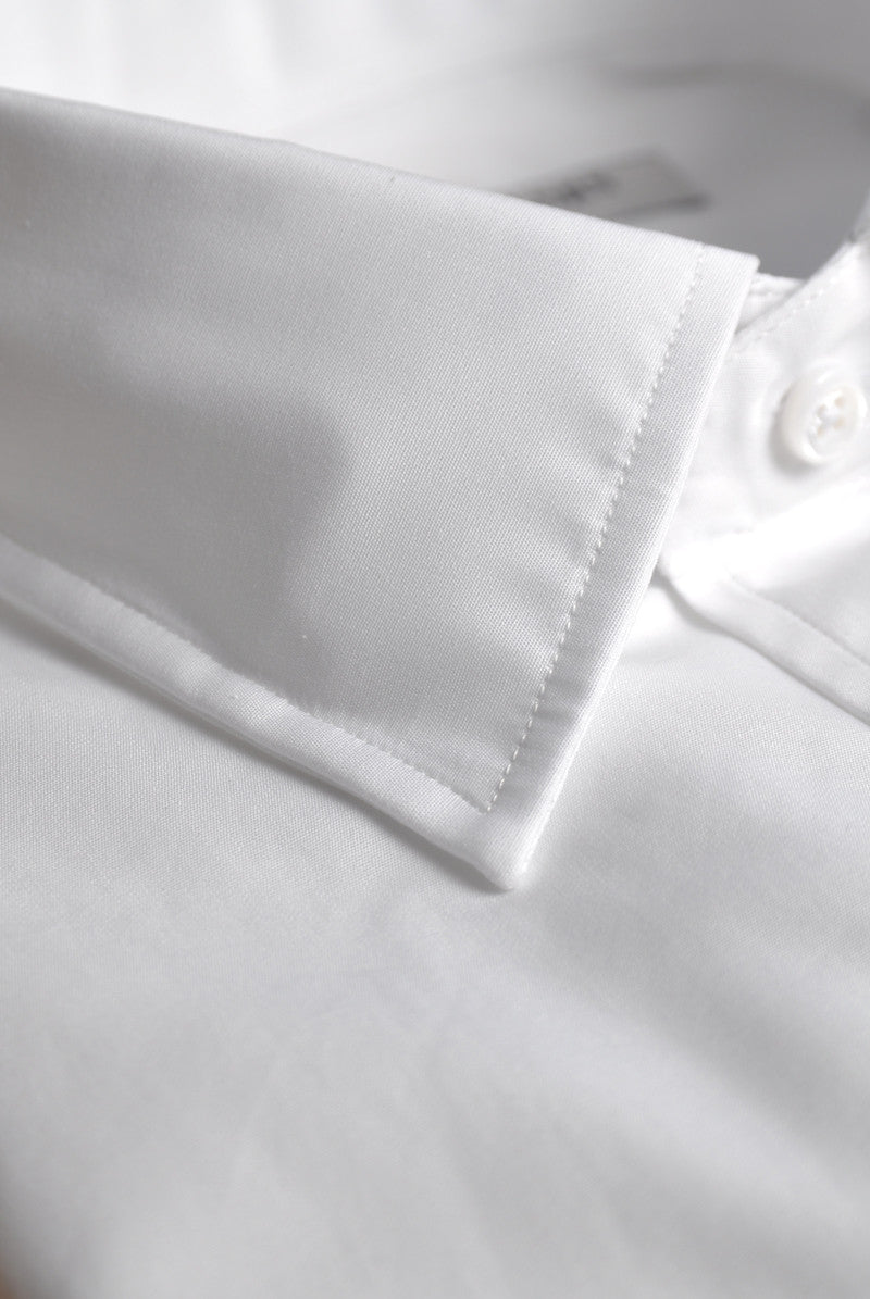 Close-up shot of collar and fabric texture of Brooklyn Tailors BKT20 Slim Dress Shirt in Crisp Poplin - White